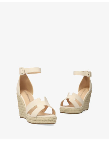 Sandalo color crema tenue con zeppa in juta numeri piccoli