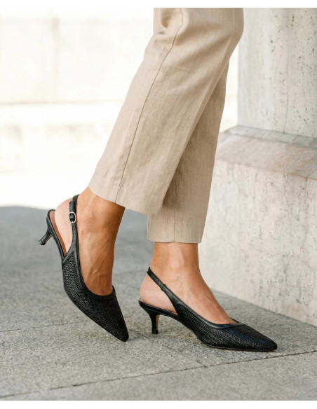Décolleté Slingback in Rafia Nera
